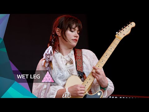 Wet Leg - Chaise Longue (Glastonbury 2022)