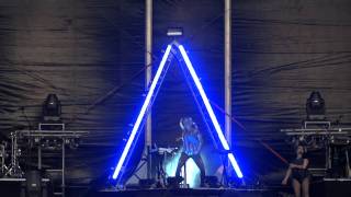 Ke$ha - Sleazy - HD (LIVE in Budapest)