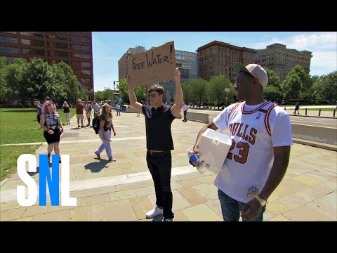 Weekend Update: Colin and Che Hand Out Free Water at the DNC - SNL