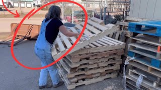 The GENIUS new pallet patio idea everyone