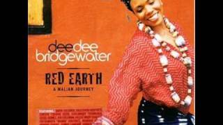 Dee Dee Bridgewater &amp; Oumou Sangaré - Djarabi(Oh, my love).wmv
