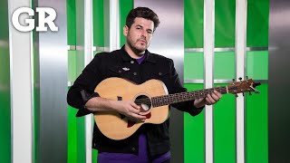 Kurt te canta 'La Mujer Perfecta'