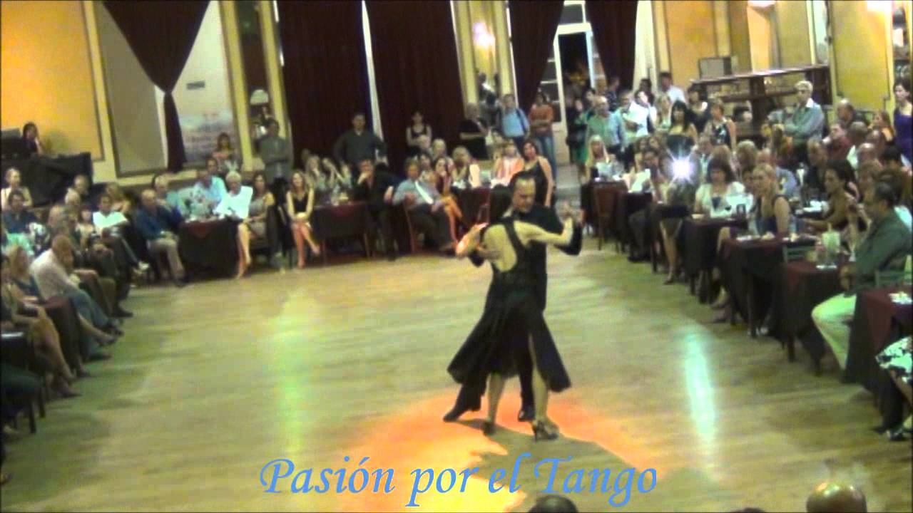 LORENA ERMOCIDA y PANCHO MARTINEZ PEY Bailando el Tango TORMENTA en YIRA YIRA MILONGA