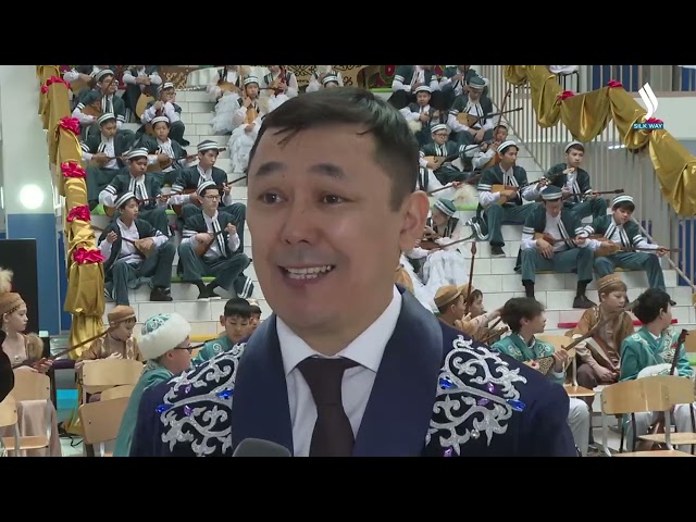 Two million Kazakh schoolchildren simultaneously perform famous kui songs