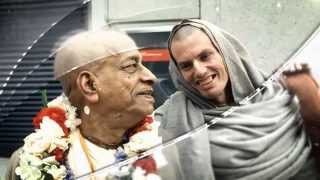 Прабхупада - счастливый и смиренный