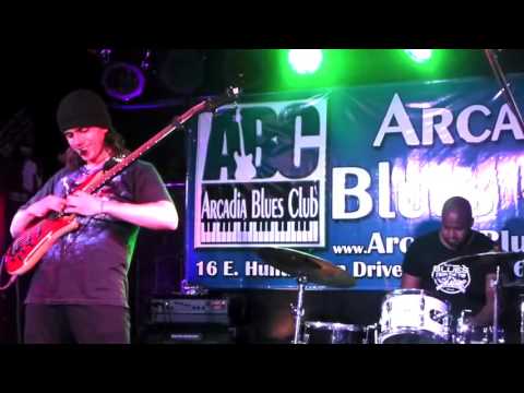 CRAZY BASS SOLO Cody Wright & Nick Hayes LIVE