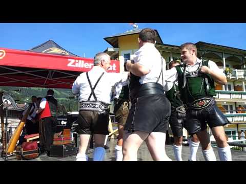 Almabtrieb in Fügen im Zillertal Kohlerhof 12.09.2015 Schuhplattler 1