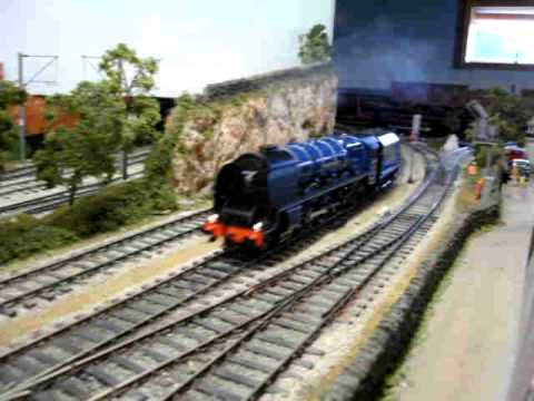 Model Rail - MTH O Gauge Duchess in action!