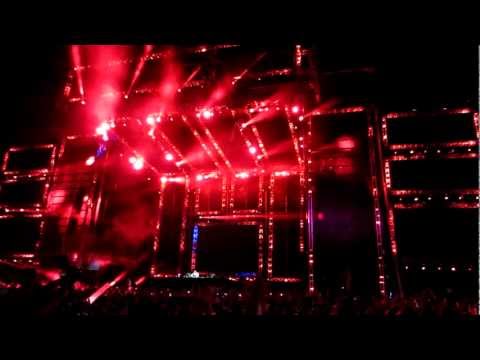 Tiesto plays @ Ultra Music Festival "In my mind (Axwell Mix)"