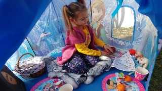 Elsa çadır bahçedeanna elsa  elif piknik yapıy