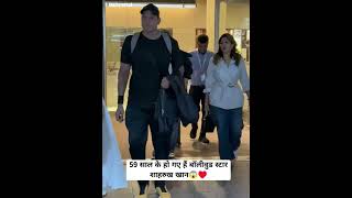 Download lagu Shahrukh Khan snapped at the airport mp3