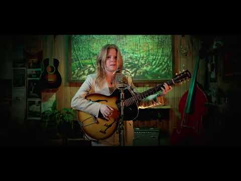 Katie Spencer - Forget Me Not (Acoustic Session at Cafe No9, Sheffield)