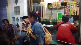 Download lagu Pengamen lucu nyanyi corona mp3