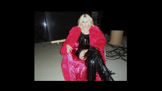 Kylie Minogue - Hot In December