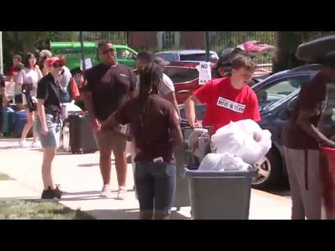 College Move In