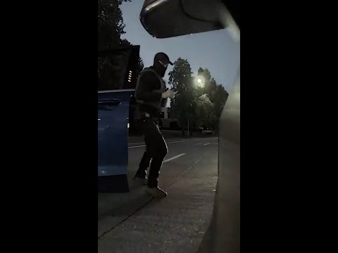 ICE officer punctures couple’s car tire with a knife