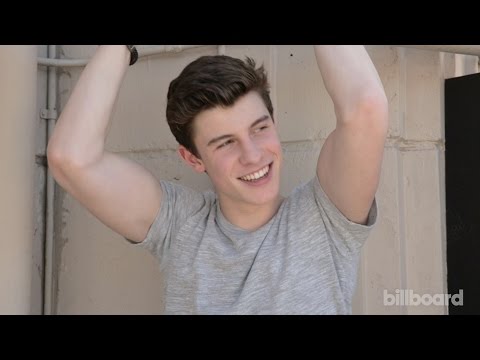 Shawn Mendes Sings Favorite Taylor Swift Song (Rooftop Photo Session)