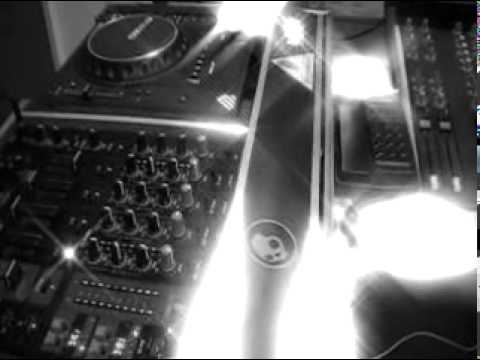 Bass Amplifierz On Tour @ The X-Vibe Part 1 (Veluwezoom FM)