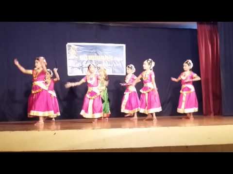 Yar Adinar  Dance by the students of Mrs Gokilavani