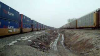 preview picture of video 'UP mixed freight & UP stack train at WB Junction outside Carrollton, MO...same time!!!'