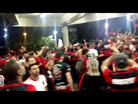 "Mengo, minha loucura, um vicio, que não tem cura   Tnc tricolor - Descida Fla1x0 Gremio" Barra: Nação 12 &bull; Club: Flamengo