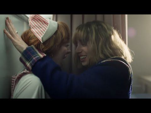 Robin and Vickie Kiss Scene - Stranger Things Season 5