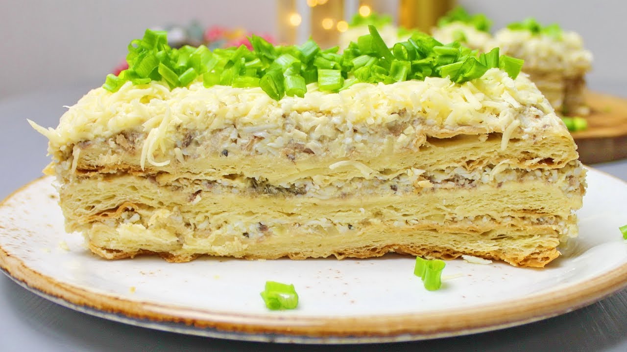 Мясной торт из слоеного теста