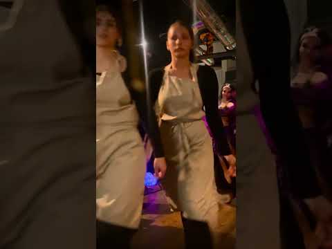 Belly dancer Selina veil dance - Magdansös Selina dansar magdans med slöja - www.selinasevil.se