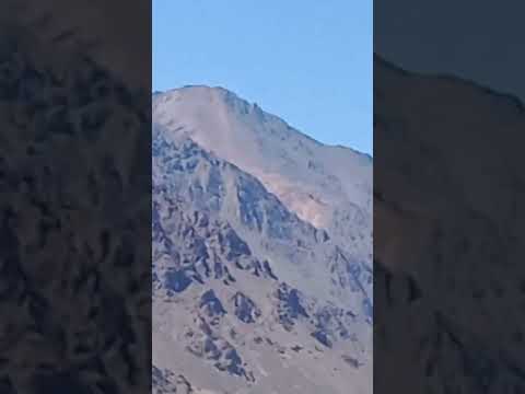 Ruta 7- De fondo el Tupungato/ Mendoza/Agentina