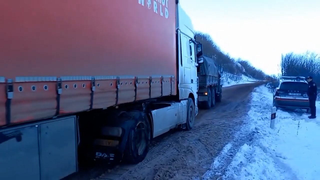 Աղվանի-Տաթև ավտոճանապարհին փրկարարները դուրս են բերել խցանման մեջ հայտնված 25 բեռնատար