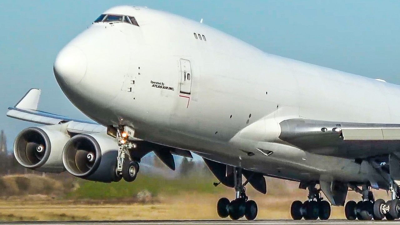 BOEING 747 DEPARTURE with SLOW CLIMB RATE - B747 FULLY LOADED TAKEOFF (4K)