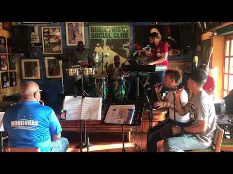 Yessumar Que Bueno Baila usted