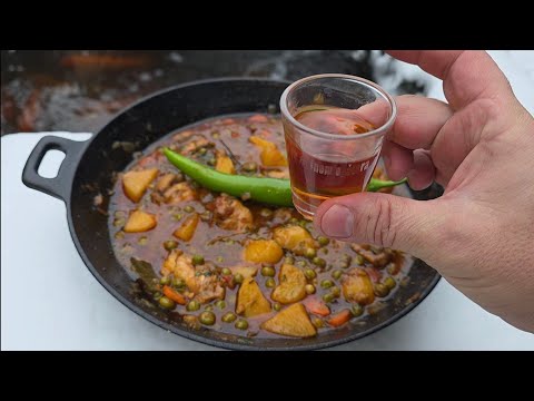 SNOWSTORM IN MAMAIA. NO POWER! I'M COOKING THE BEST CHICKEN STEW WITH PEAS AND POTATOES.