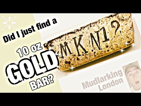 MUDLARKING LONDON ENGLAND E20 - Mudlarking the historic Thames river in the 2,000 y/o City of London