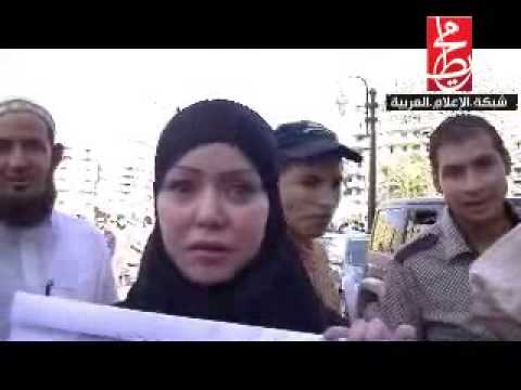 المناضلة الجزائرية منار منصري تشارك في جمعة الشريعة