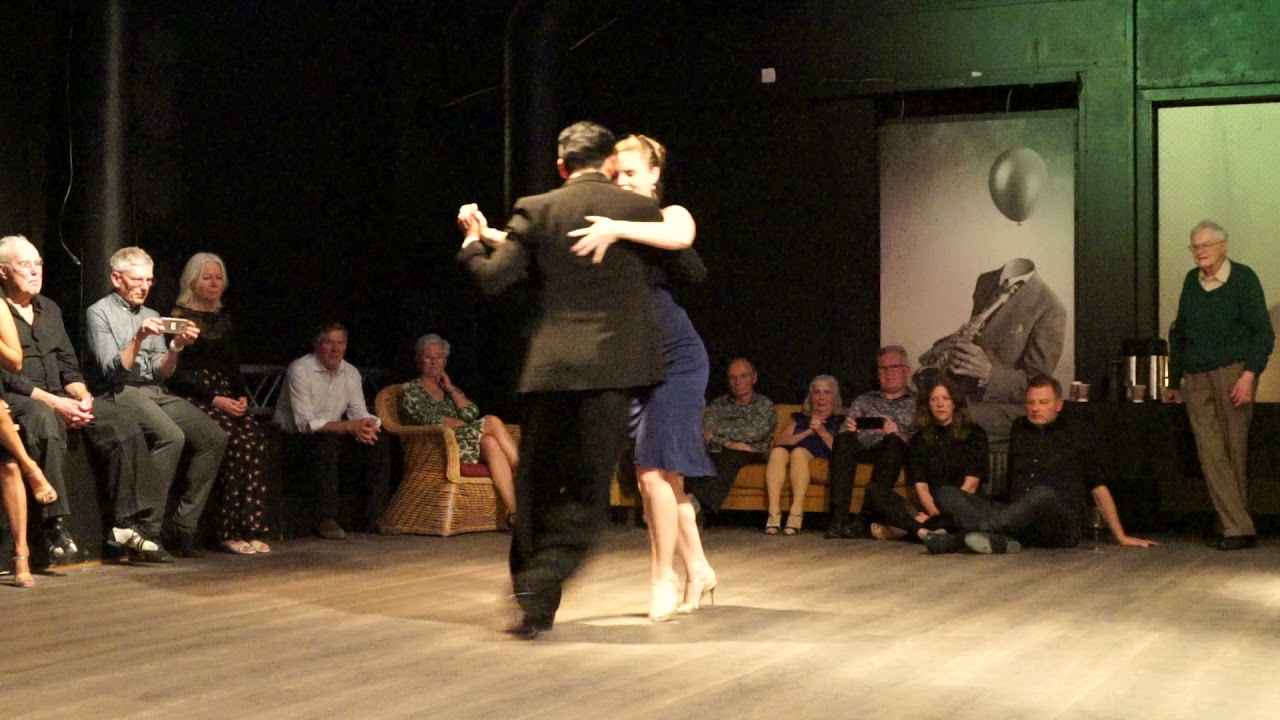 Video thumbnail for Sara Westin & Juan Pablo Canavire (La naranja Nacional verde - Orquesta Reliquias Porteñas) 4