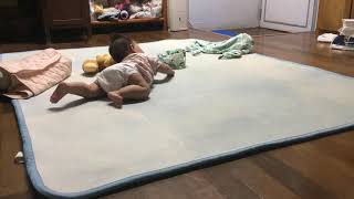 [寶寶] 翻身誇張到以為在爬