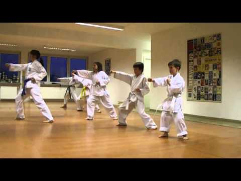 Taekwondo Weilheim Kindertraining: 1. Form (Chon Ji Hyong)