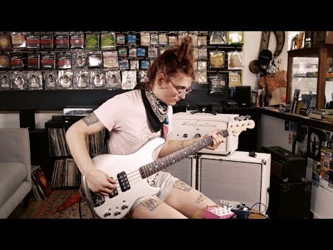 Aqueduct Vibrato First Impression - Audrey Zee Whitesides (Speedy Ortiz) | EarthQuaker Devices