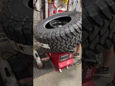 Mounted set of 20x12 Fuel D595 Sledge w/ 40x15.50 Toyo MT