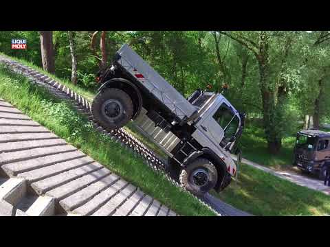 Onlinemotor Mercedes Roadstars Kippershow Unimog U 530 offroad in Ötigheim mpg
