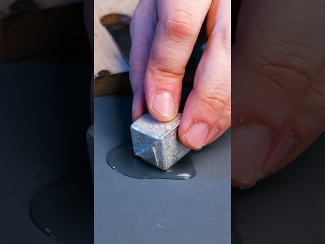 Vídeo relacionado con Juego De Dados Metálicos Juguetes Poliedricos De Metal con Estuche De