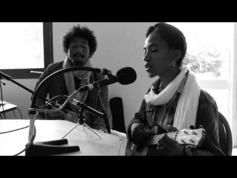MAR'NA & BERTO - Tiako Anao - at Radio Univers - FIFIG 2012 - Musique de Madagascar / Malagasy music