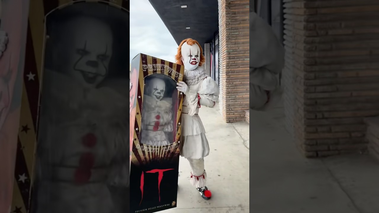 Pennywise Got tricked into buying himself 😂🎈 #horror #pennywise #humor
