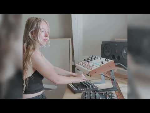 Livejam Jomox Alpha Base analog drummachine