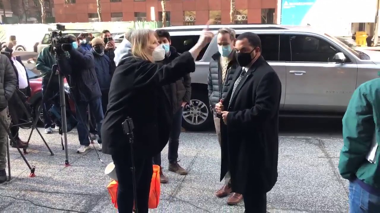 Woman interrupts Schumer’s press conference: “Did you tell capital police to stand down?”