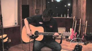 Video thumbnail for Mojave Audio MA-100 on acoustic guitar - Pettibone / Bianco NEW by Mojave Audio