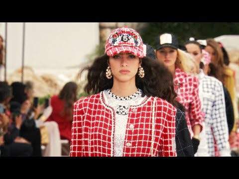 CHANEL Cruise 2022/2023 Runway Show | VRAI Magazine