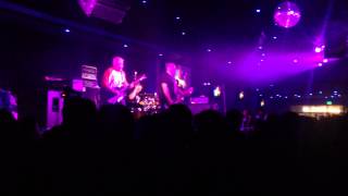 en vivo en LA DIOSA de glandale ca, por tu amor , y OSCURA LA LUZ cover de SARATOGA