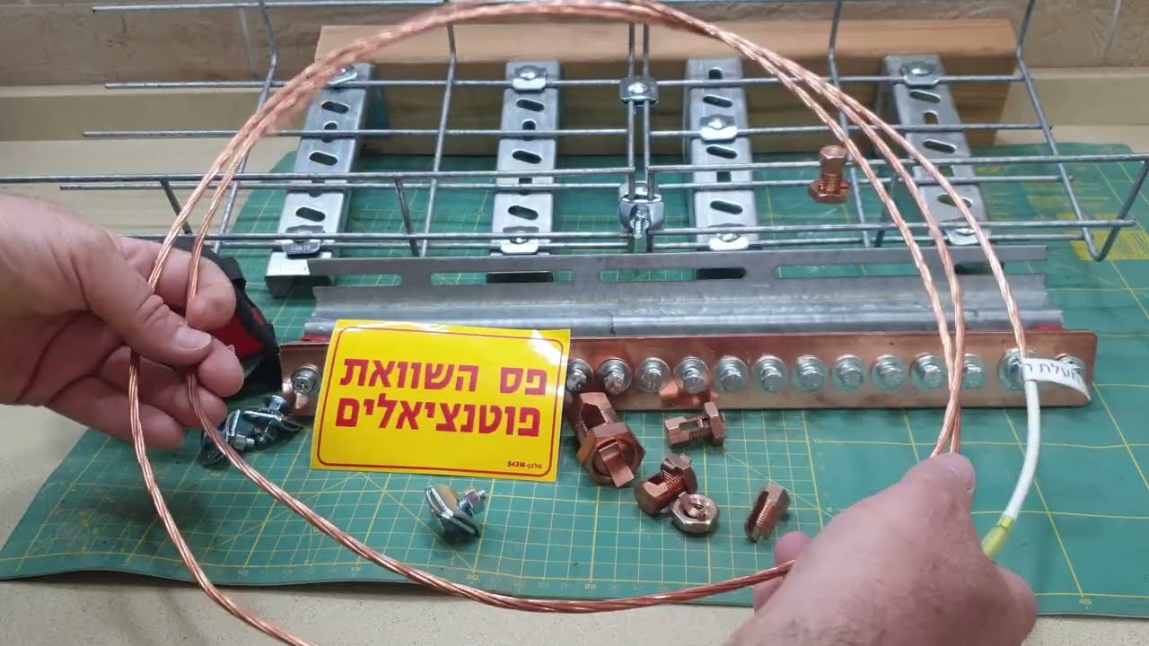 התקנת תעלות רשת. #חשמל #חשמלאי #חשמלי #electrician #electric #electrical